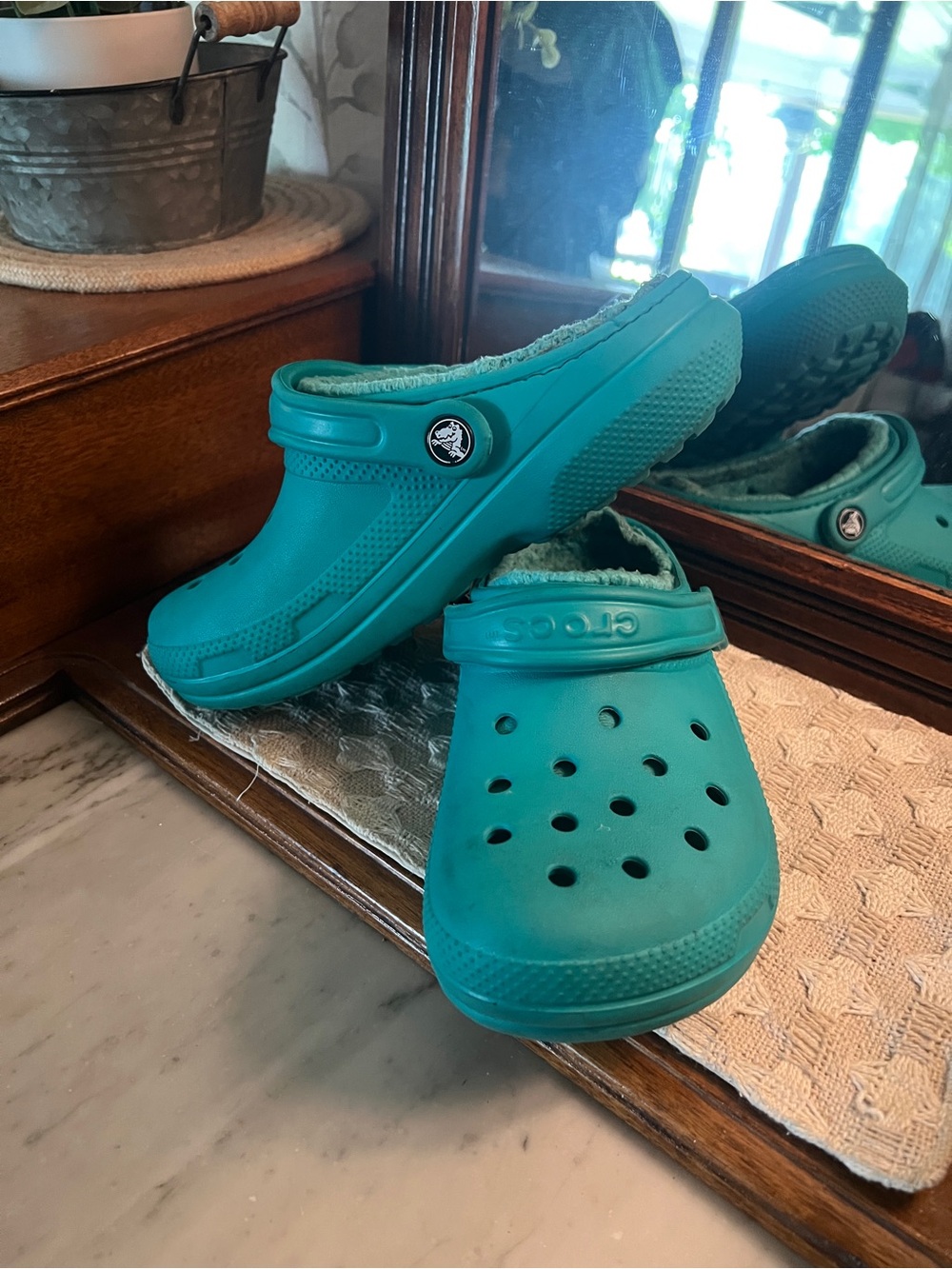 CROCS Classic Faux Fur‎ Lined Slip On Casual Clogs Teal Women's Size 6